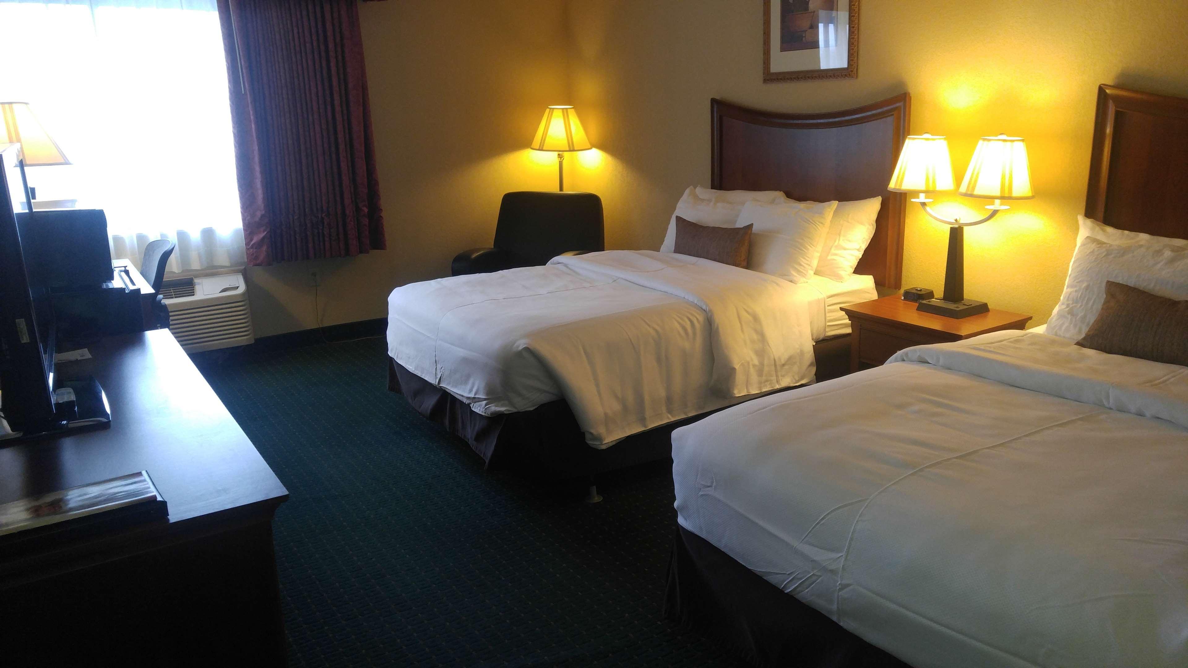 Best Western Plus Wooster Hotel & Conference Center エクステリア 写真