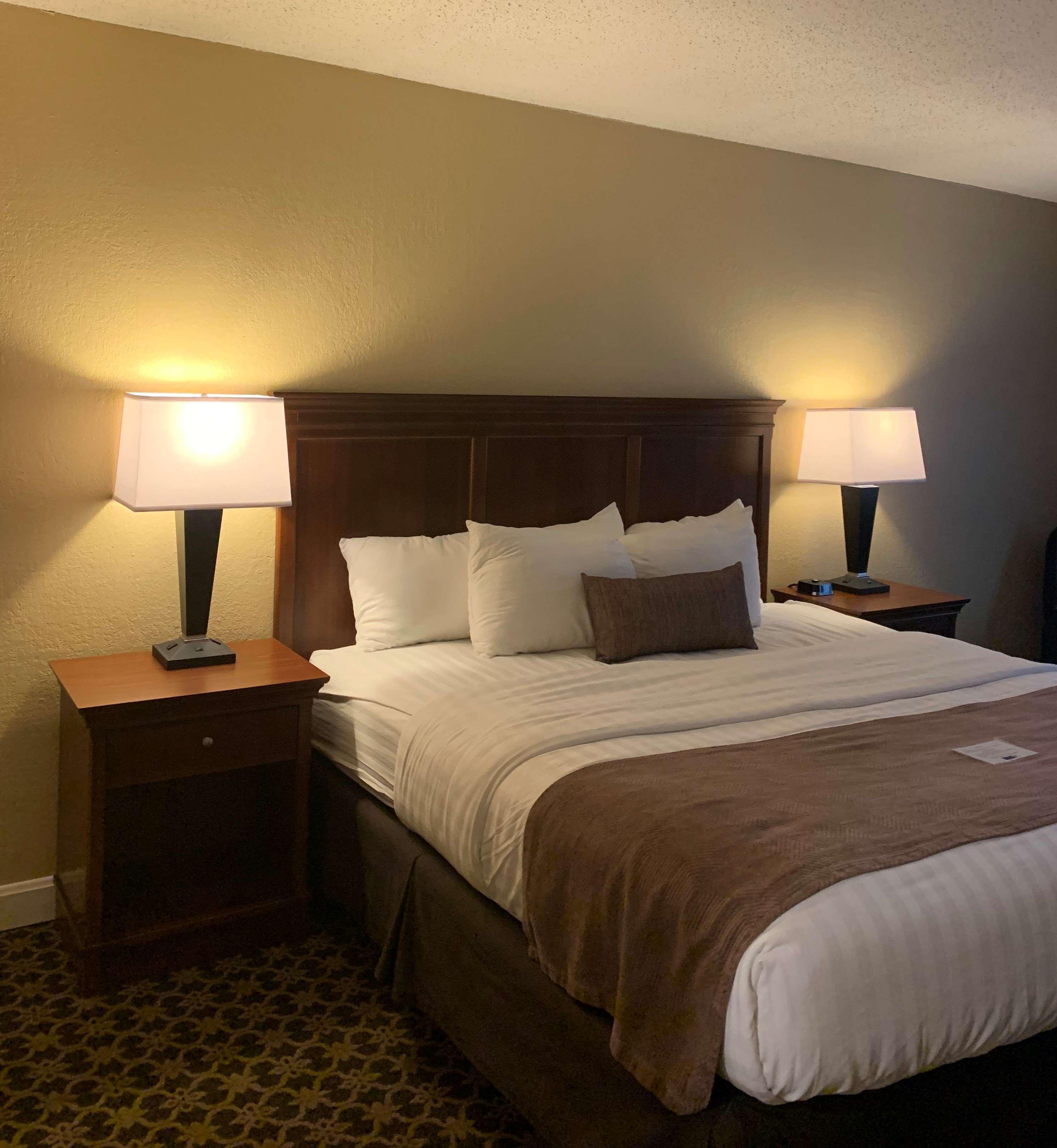 Best Western Plus Wooster Hotel & Conference Center エクステリア 写真