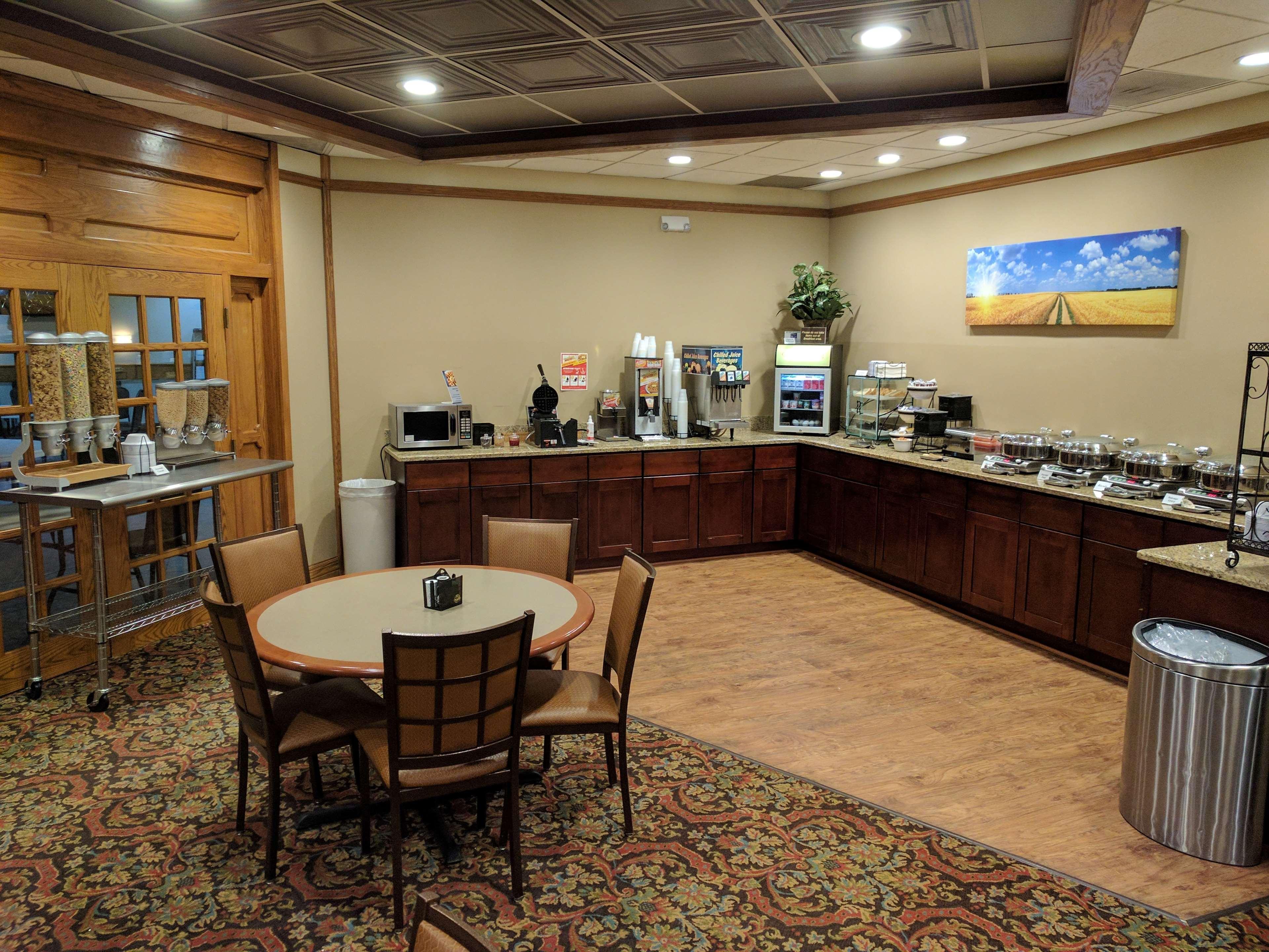 Best Western Plus Wooster Hotel & Conference Center エクステリア 写真