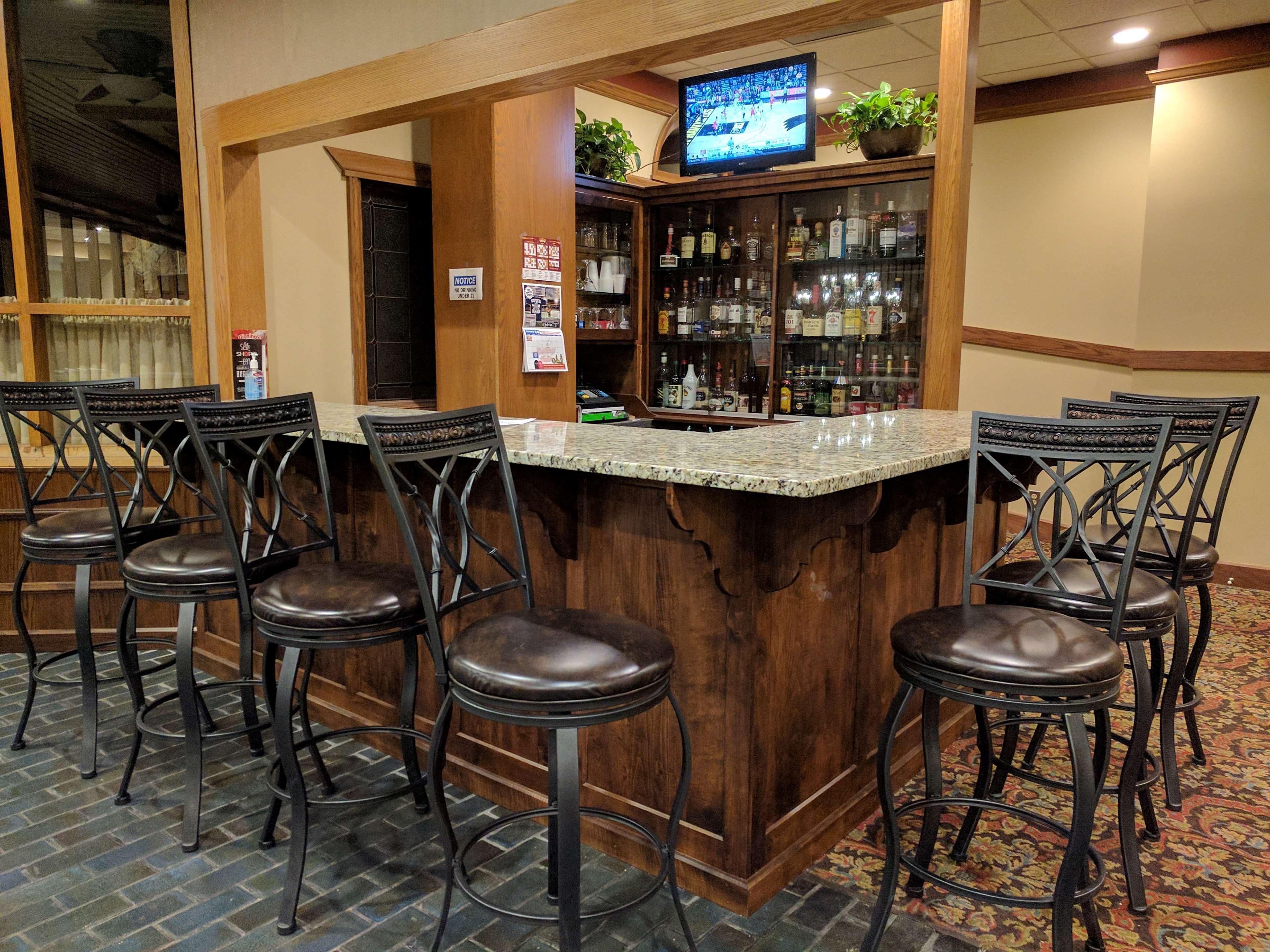 Best Western Plus Wooster Hotel & Conference Center エクステリア 写真