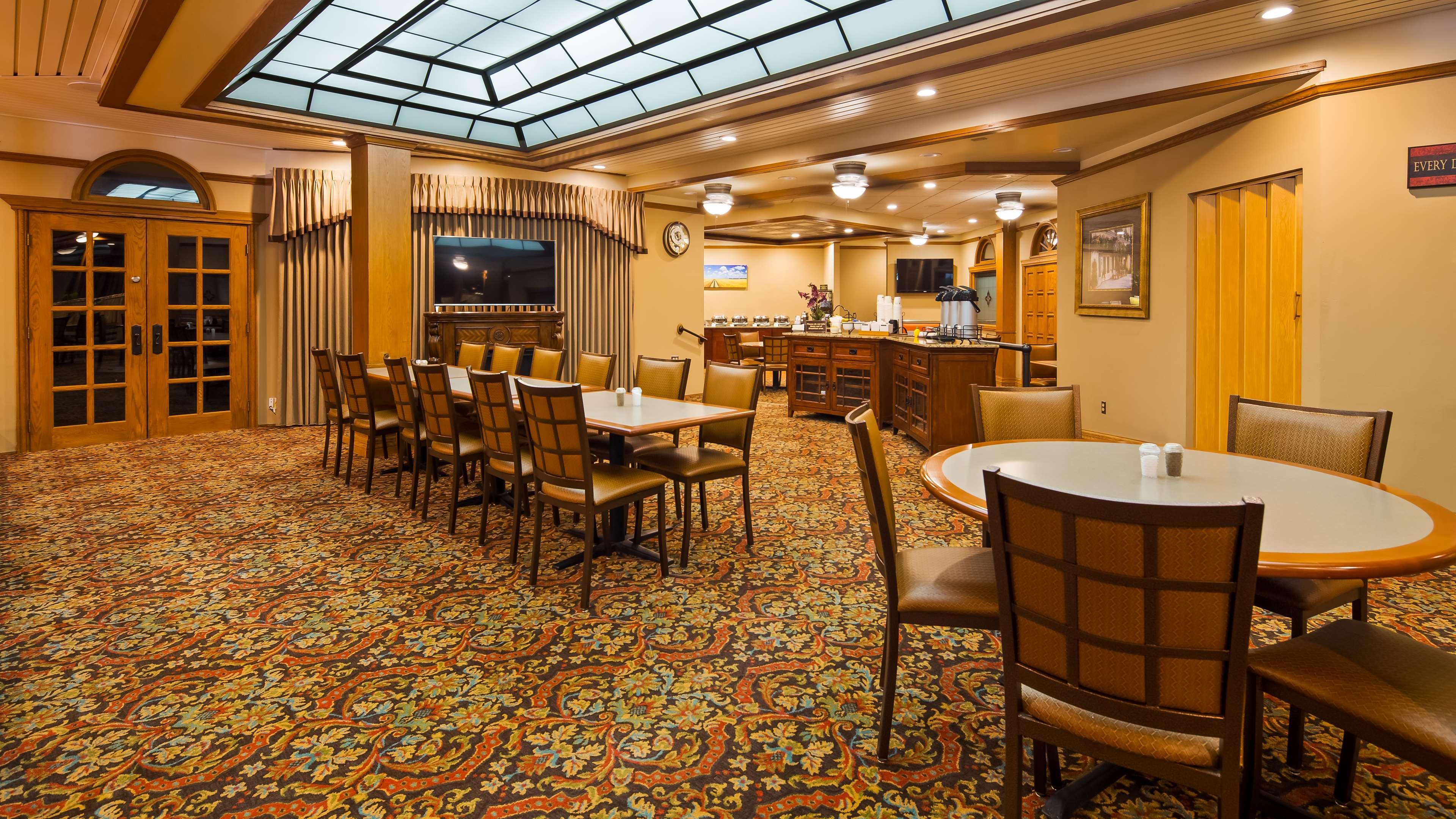 Best Western Plus Wooster Hotel & Conference Center エクステリア 写真
