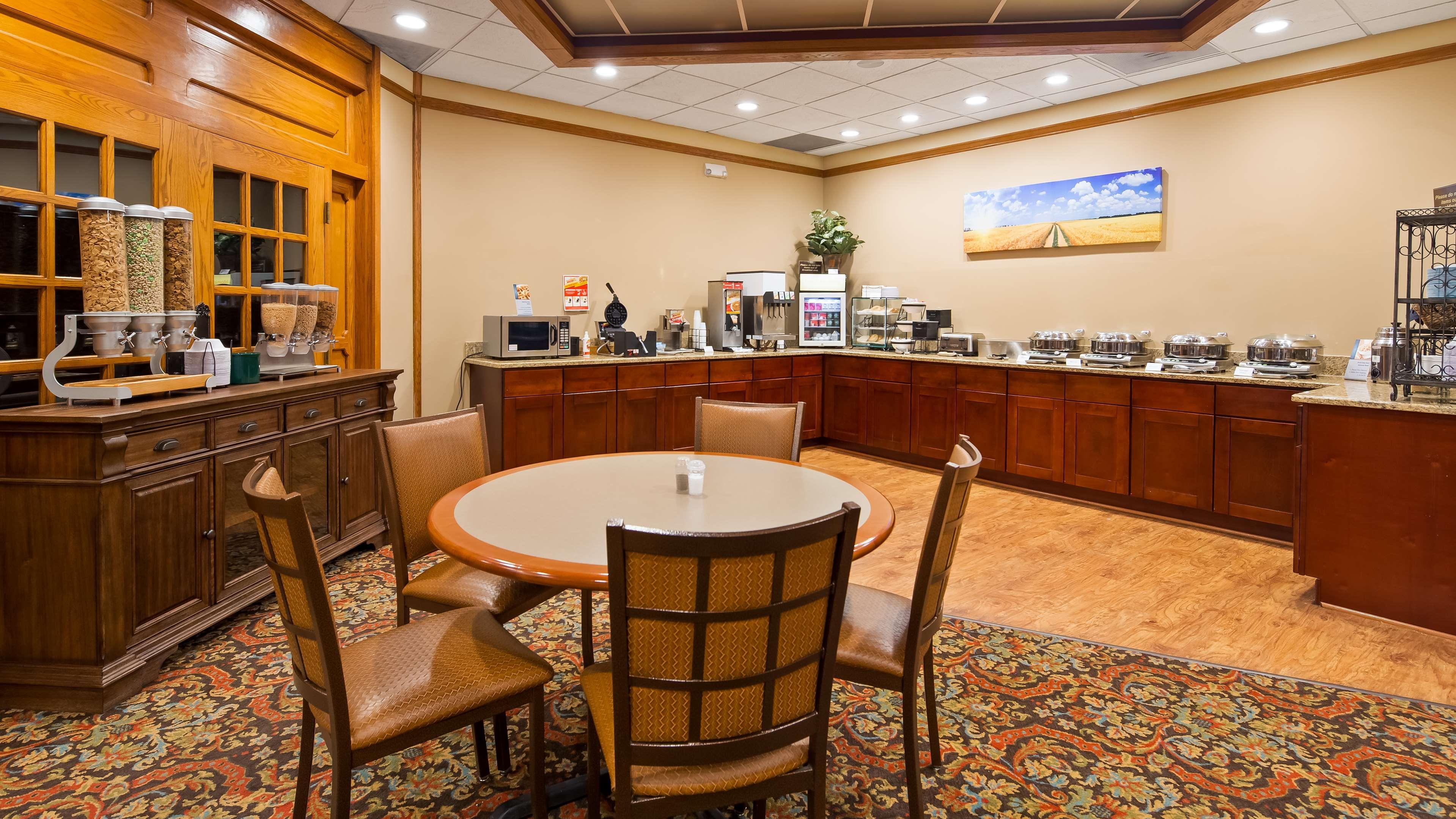 Best Western Plus Wooster Hotel & Conference Center エクステリア 写真