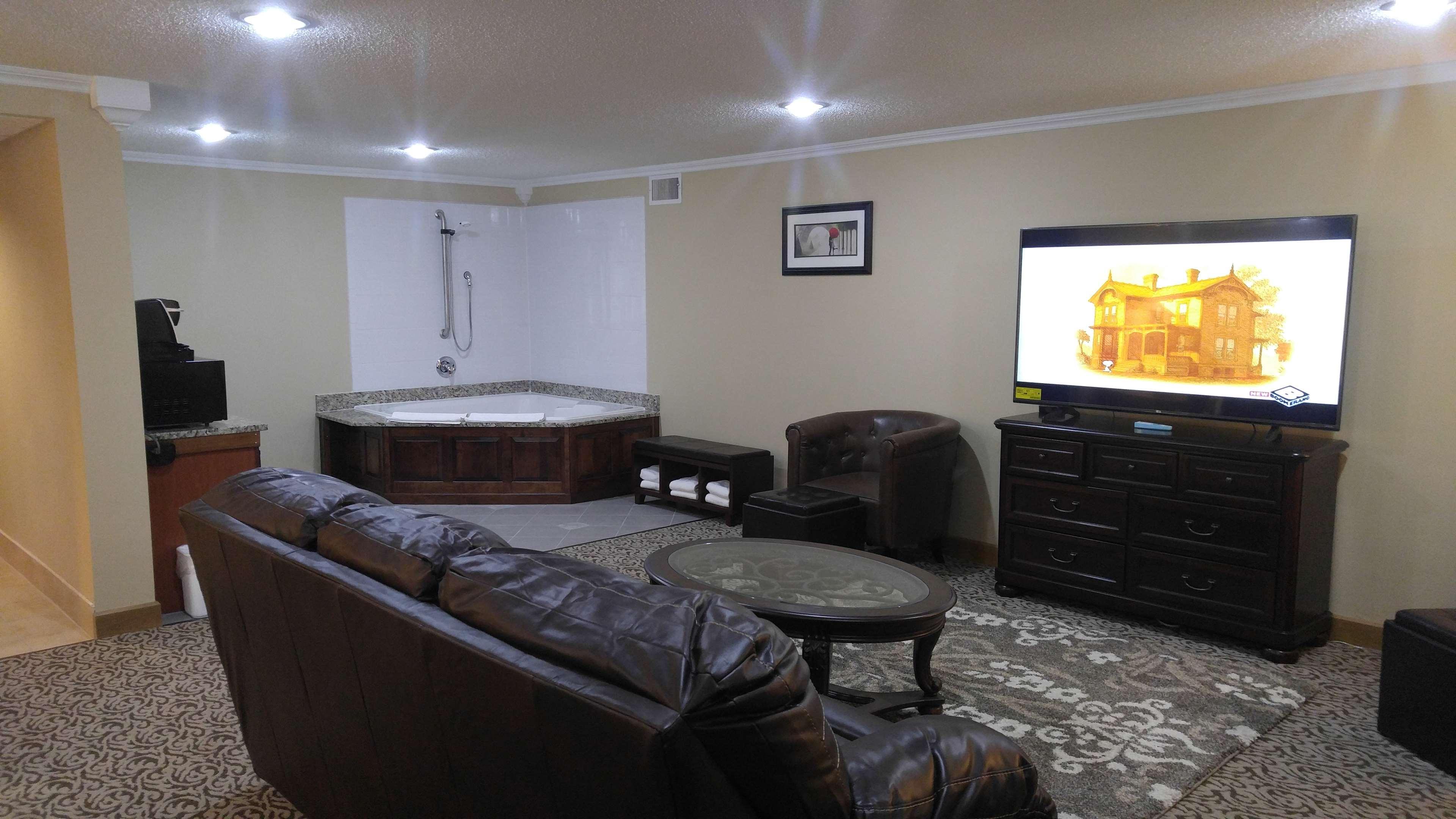 Best Western Plus Wooster Hotel & Conference Center エクステリア 写真
