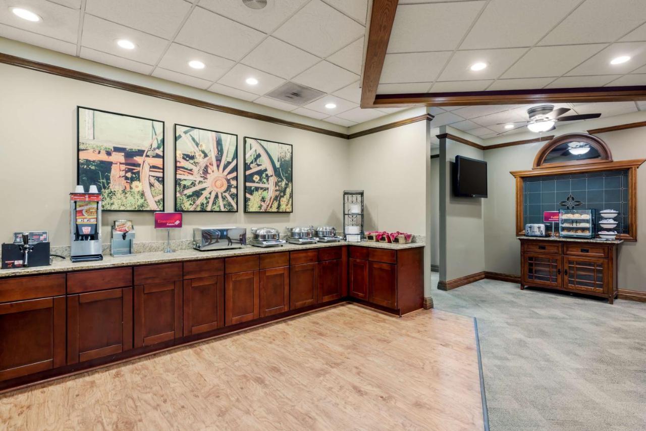 Best Western Plus Wooster Hotel & Conference Center エクステリア 写真