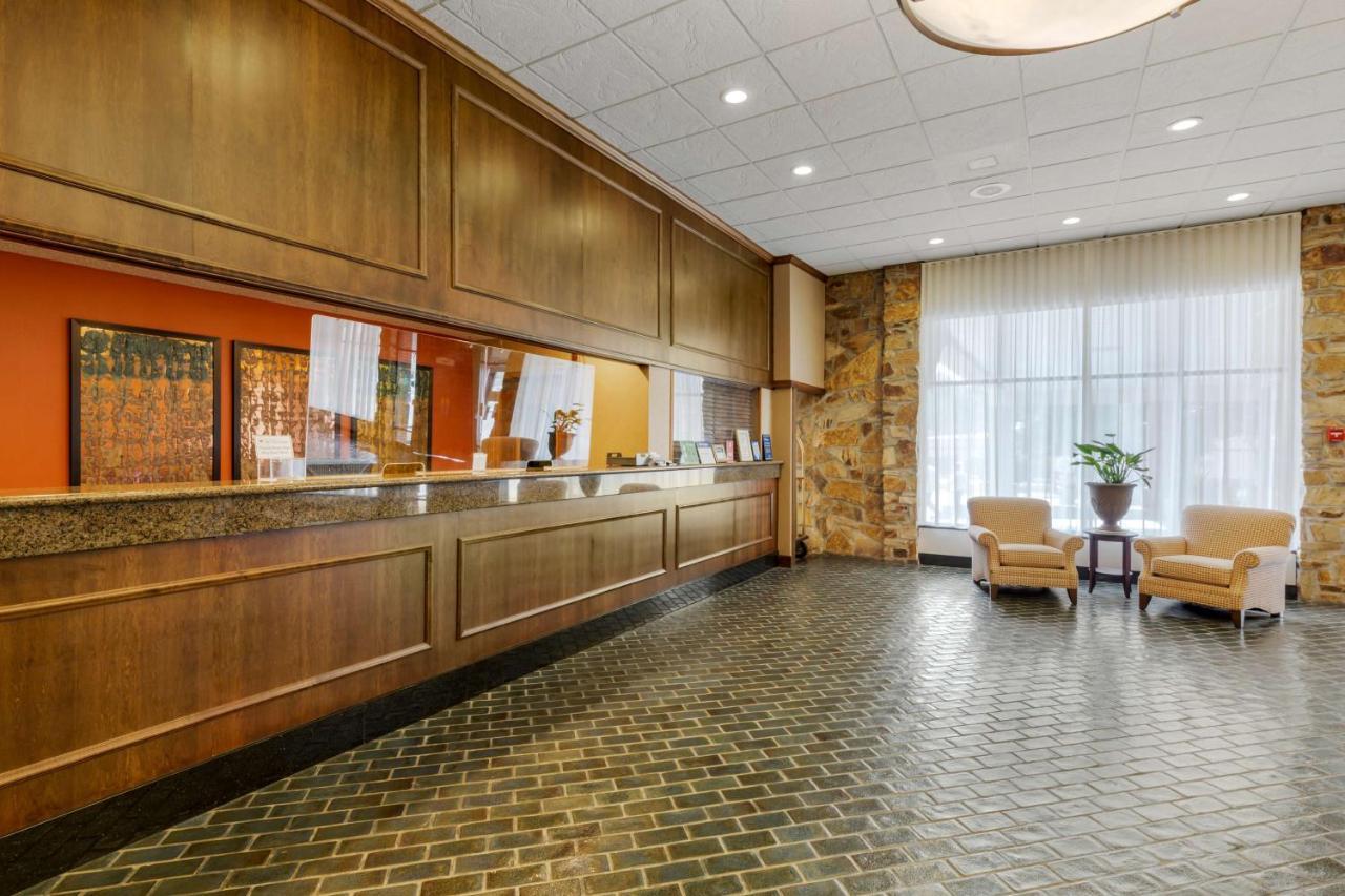 Best Western Plus Wooster Hotel & Conference Center エクステリア 写真
