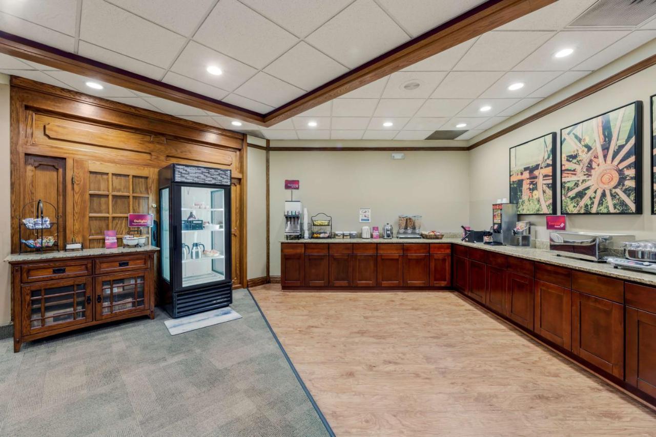 Best Western Plus Wooster Hotel & Conference Center エクステリア 写真