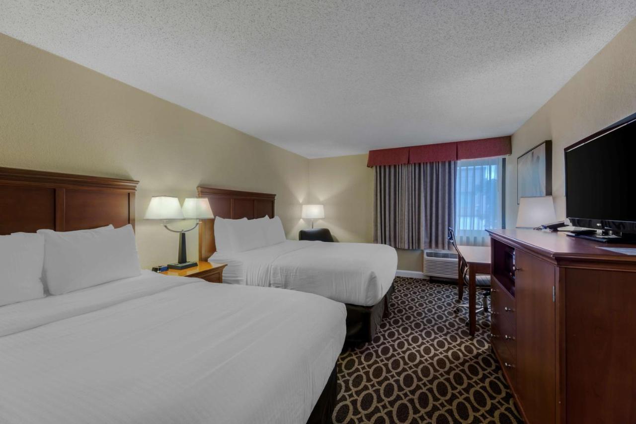Best Western Plus Wooster Hotel & Conference Center エクステリア 写真