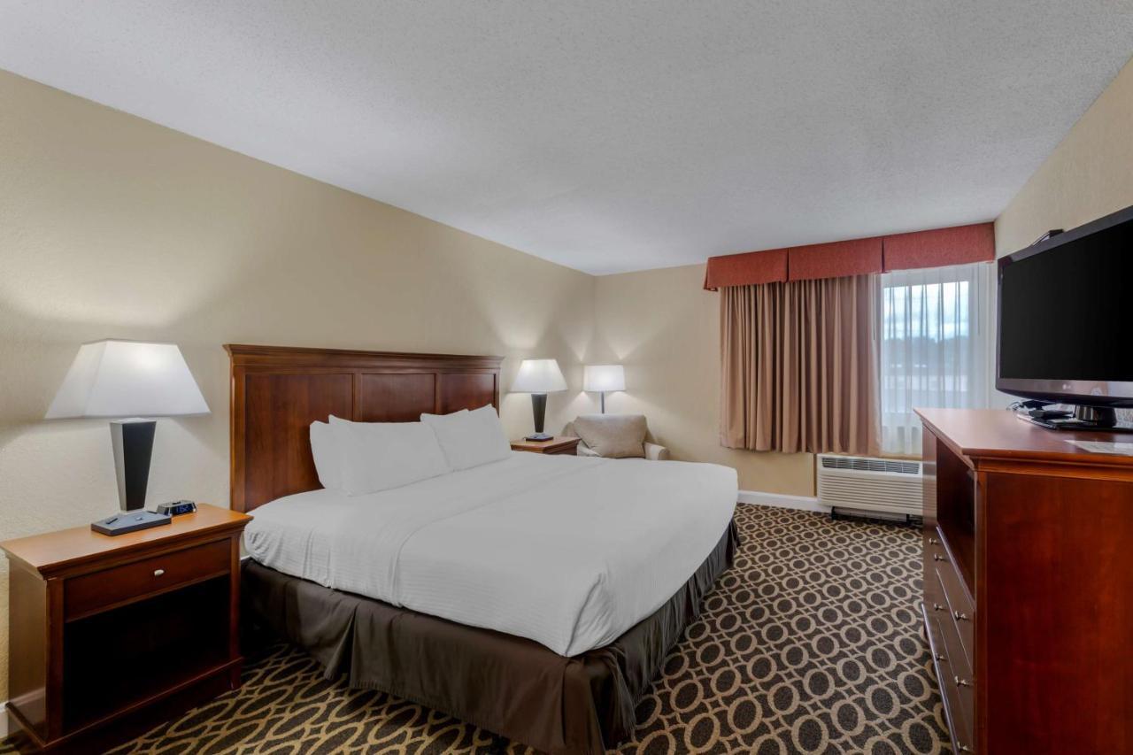 Best Western Plus Wooster Hotel & Conference Center エクステリア 写真