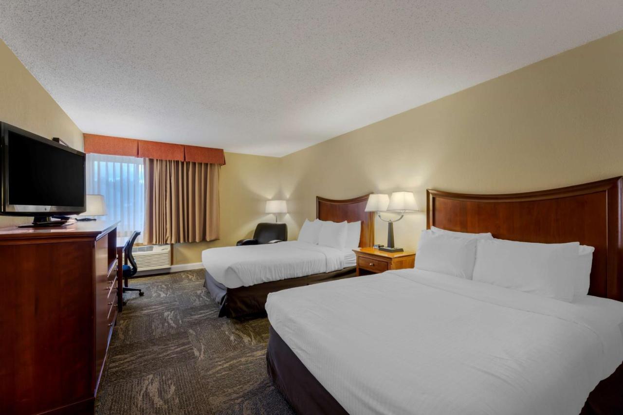 Best Western Plus Wooster Hotel & Conference Center エクステリア 写真