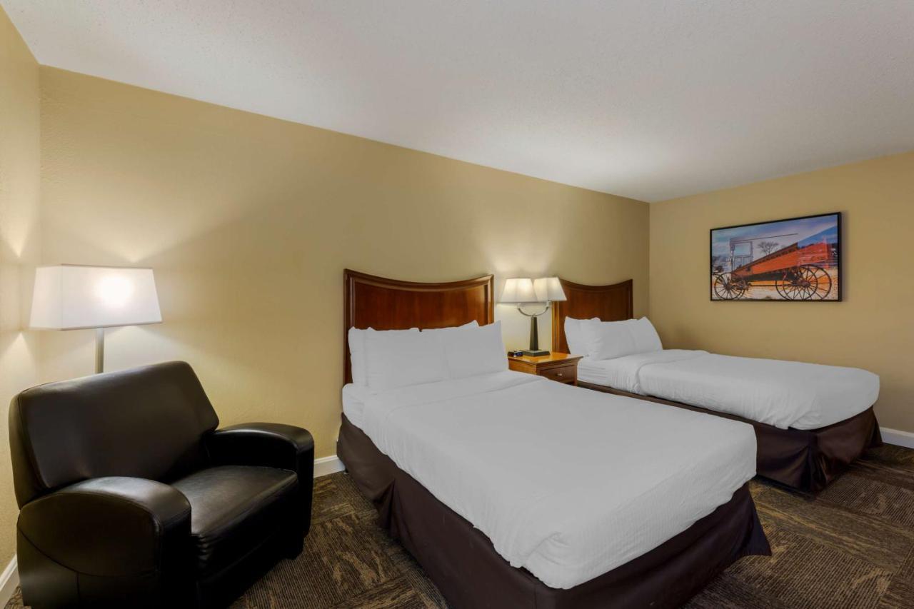 Best Western Plus Wooster Hotel & Conference Center エクステリア 写真