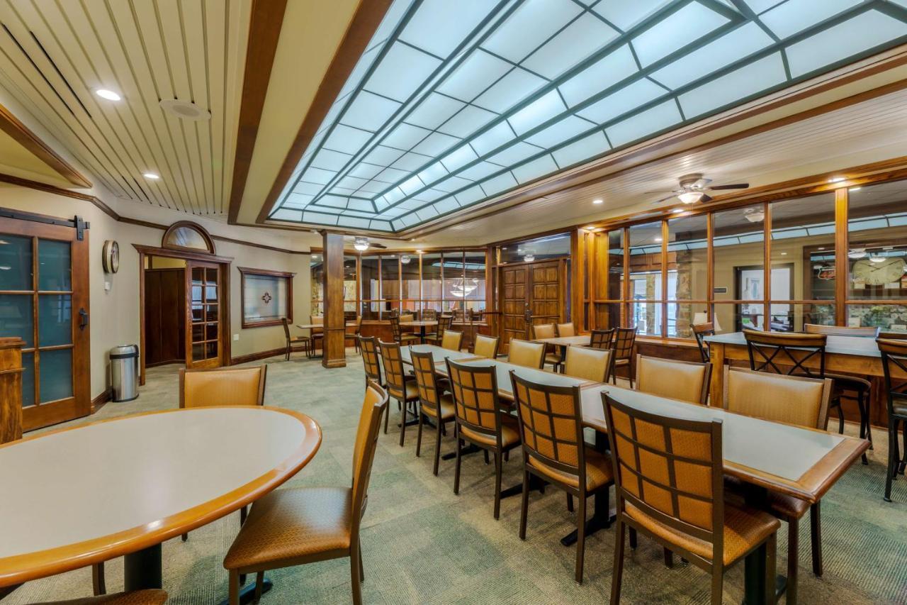 Best Western Plus Wooster Hotel & Conference Center エクステリア 写真