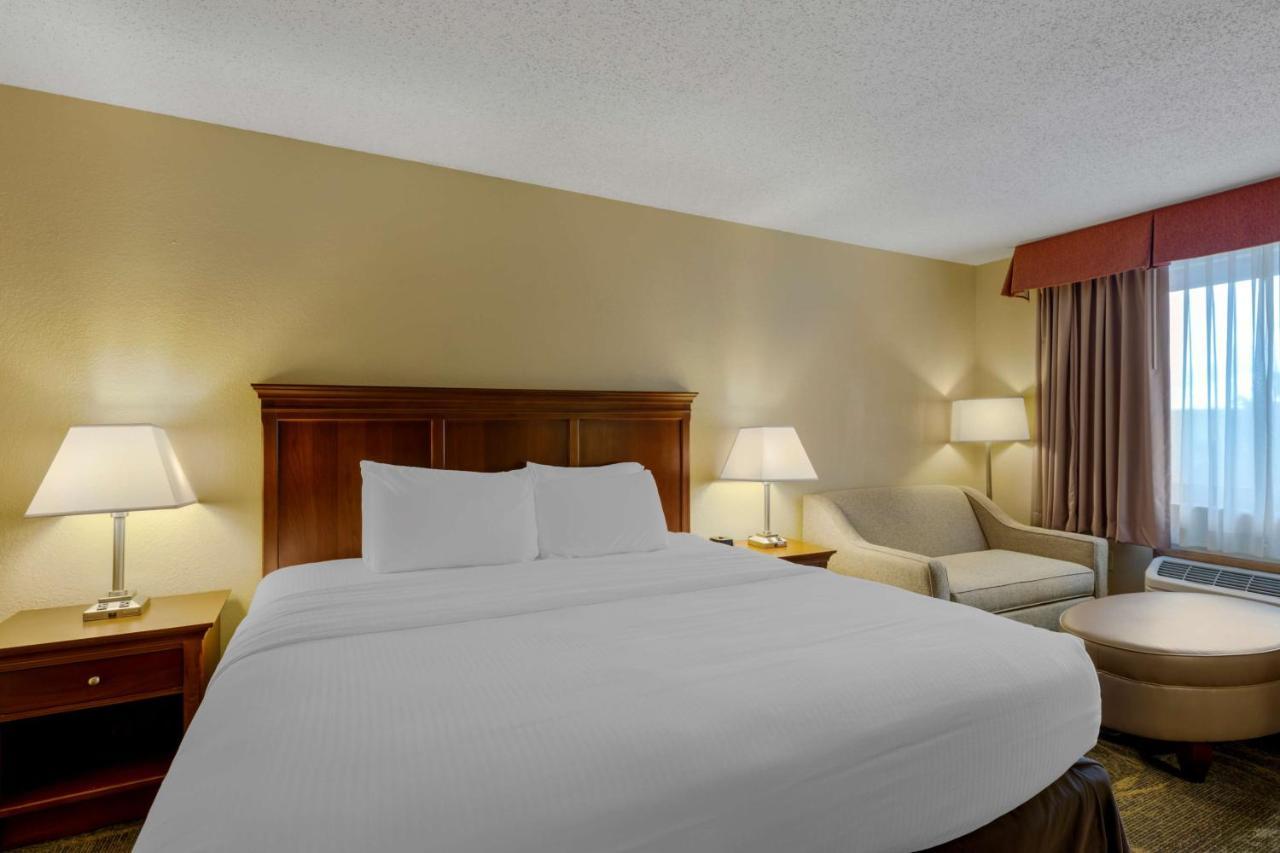 Best Western Plus Wooster Hotel & Conference Center エクステリア 写真