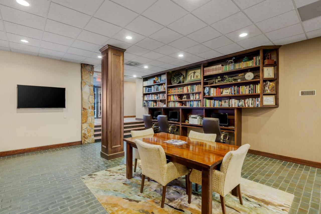 Best Western Plus Wooster Hotel & Conference Center エクステリア 写真