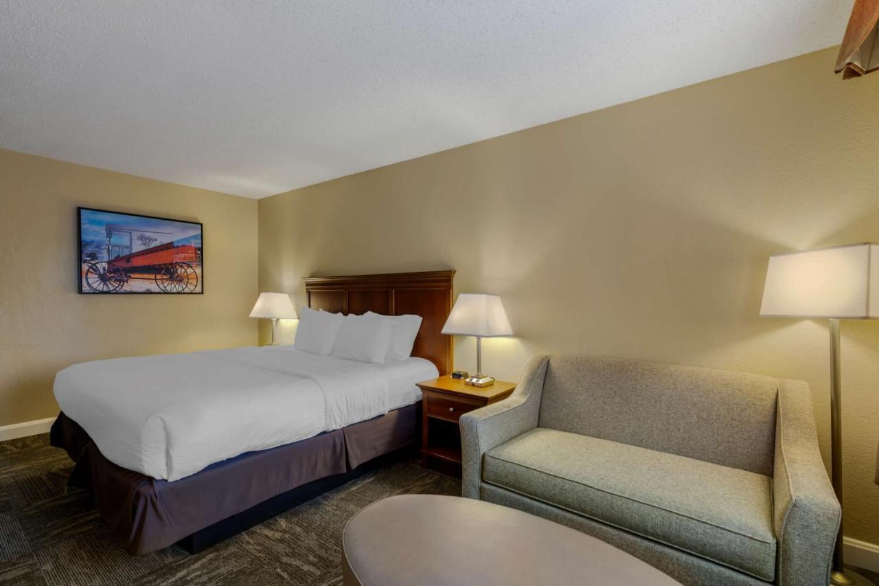 Best Western Plus Wooster Hotel & Conference Center エクステリア 写真