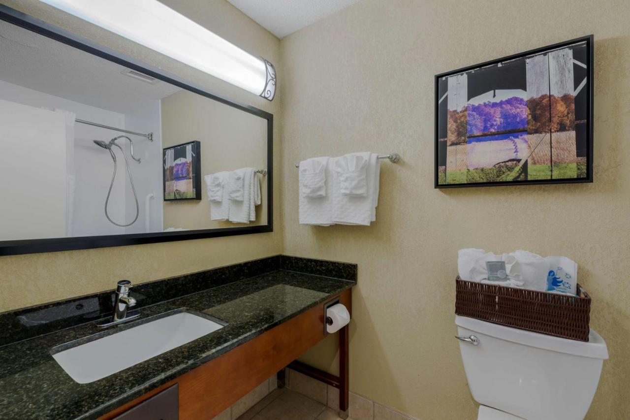 Best Western Plus Wooster Hotel & Conference Center エクステリア 写真