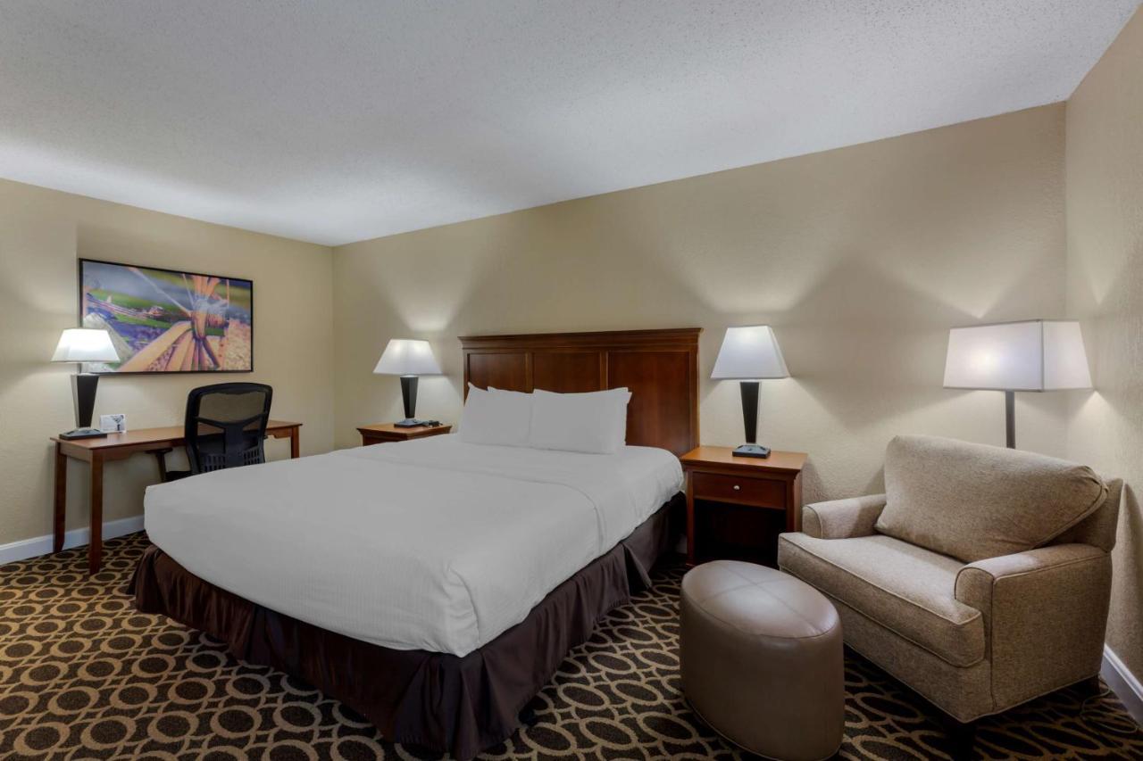 Best Western Plus Wooster Hotel & Conference Center エクステリア 写真