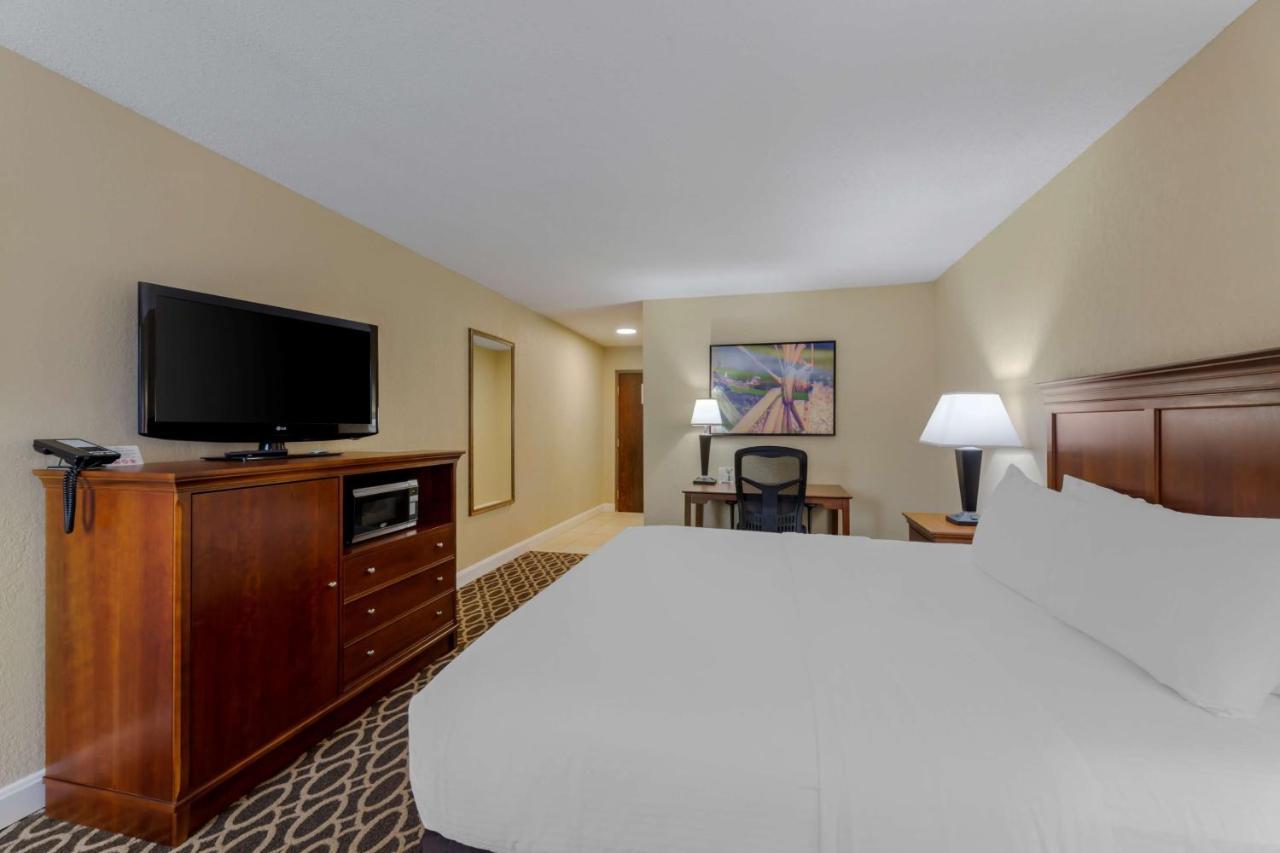 Best Western Plus Wooster Hotel & Conference Center エクステリア 写真