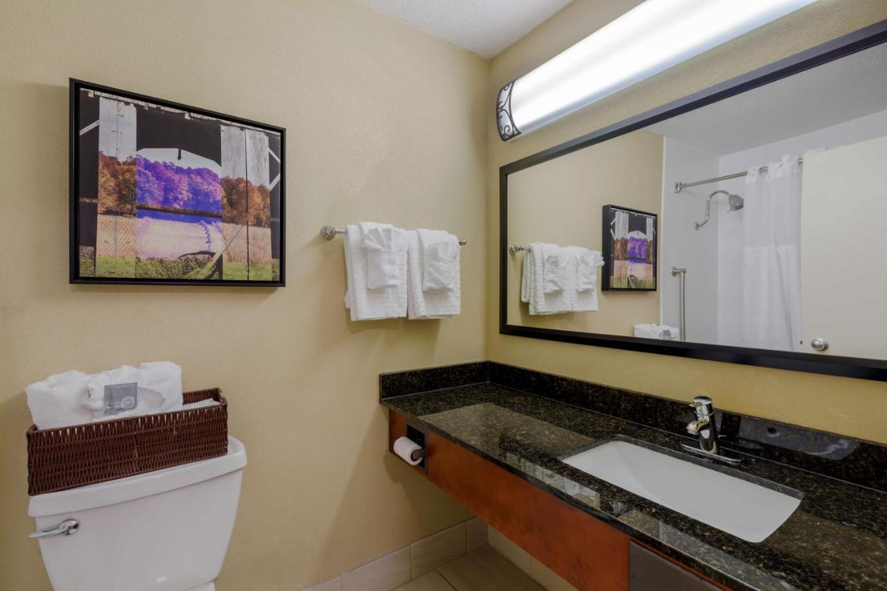 Best Western Plus Wooster Hotel & Conference Center エクステリア 写真