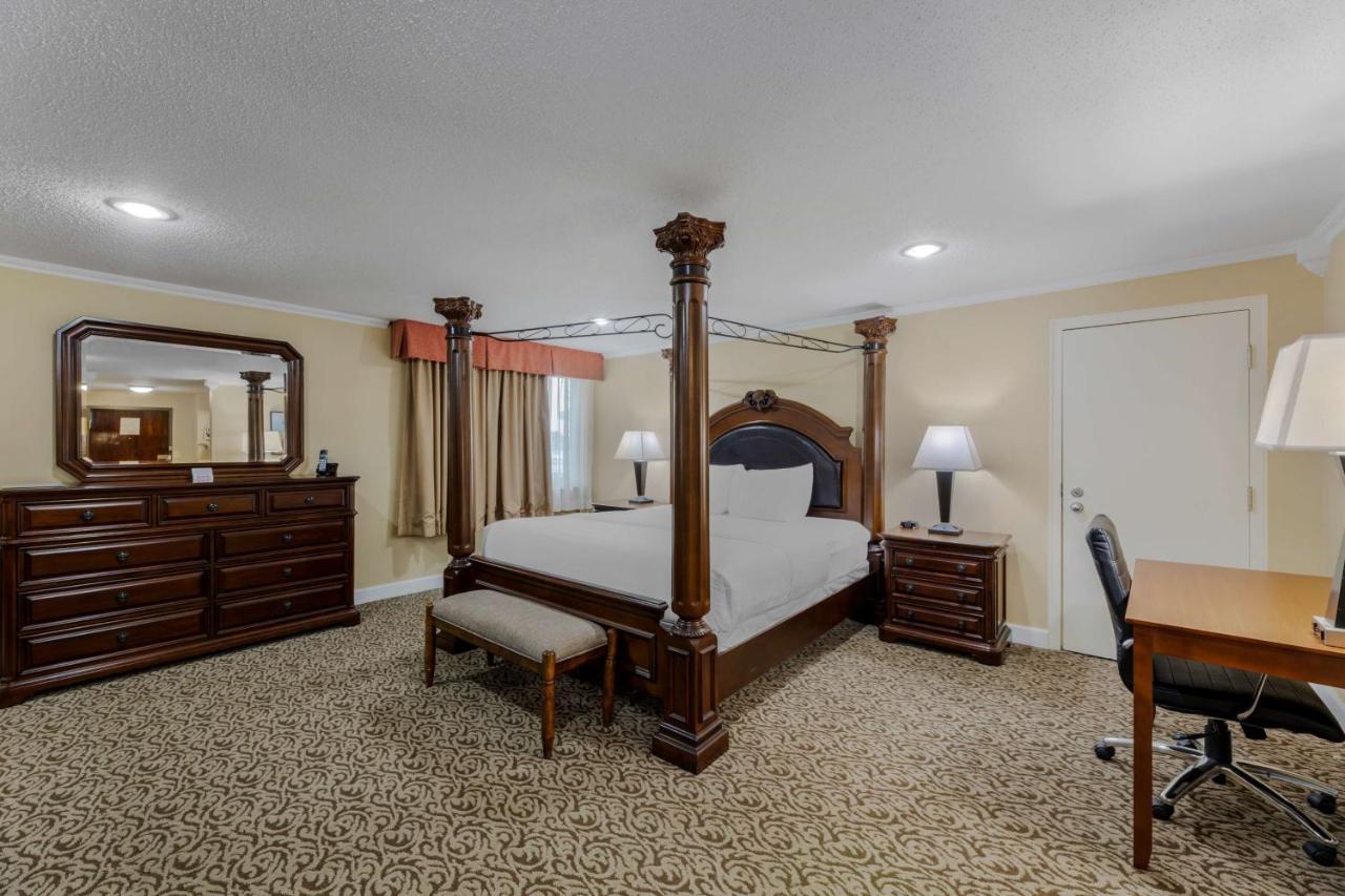 Best Western Plus Wooster Hotel & Conference Center エクステリア 写真