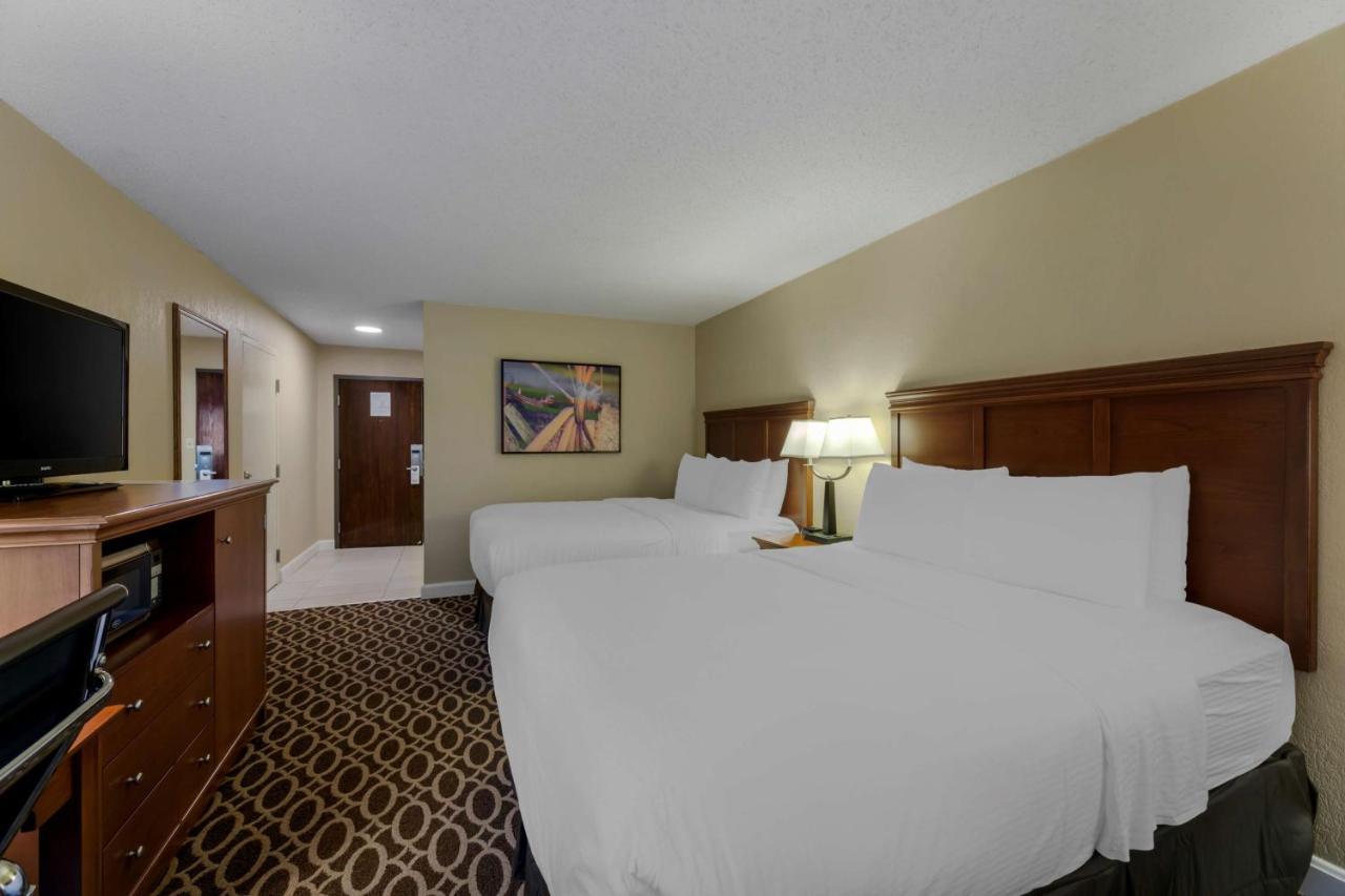 Best Western Plus Wooster Hotel & Conference Center エクステリア 写真
